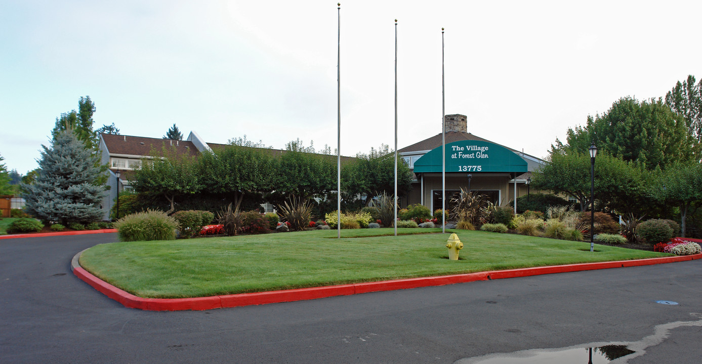 The Village at Forest Glen in Beaverton, OR - Foto de edificio