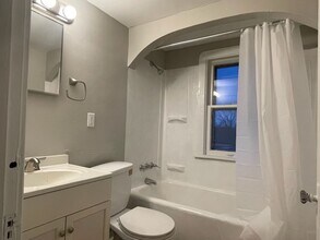 1462 E 175th St in Cleveland, OH - Building Photo - Building Photo