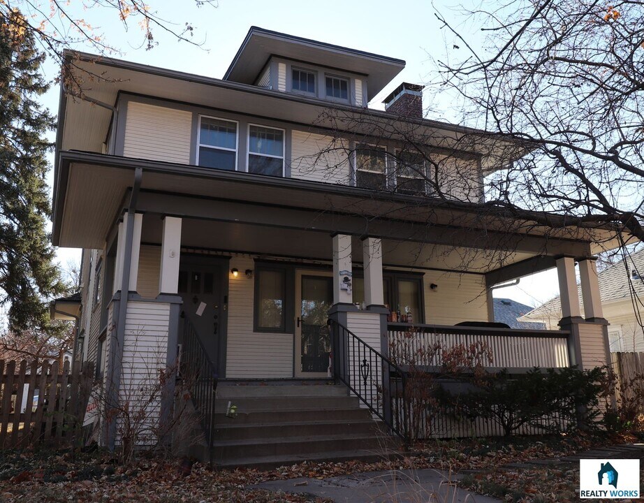 2611 A St in Lincoln, NE - Foto de edificio