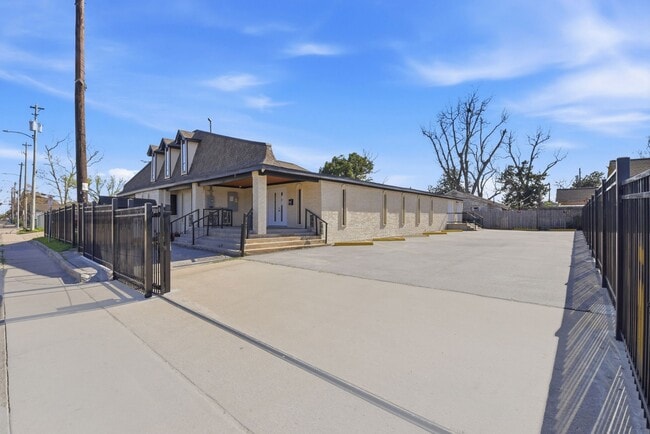 property at 3911 Fulton St