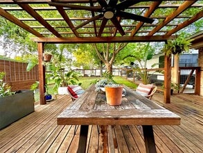 1101 Stoneoak Ln in Austin, TX - Building Photo - Building Photo