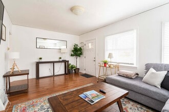 825 SE 49th Ave in Portland, OR - Building Photo - Building Photo