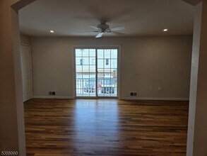 89 Sumo Village Ct in Newark, NJ - Building Photo - Building Photo