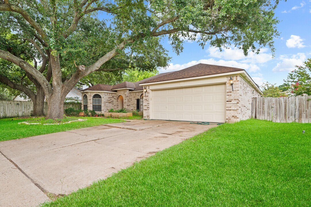 3326 Lakeland Gardens Dr in Katy, TX - Building Photo
