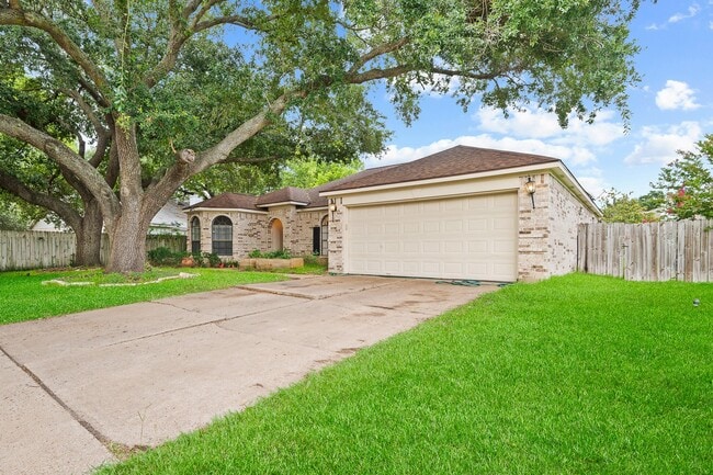 3326 Lakeland Gardens Dr