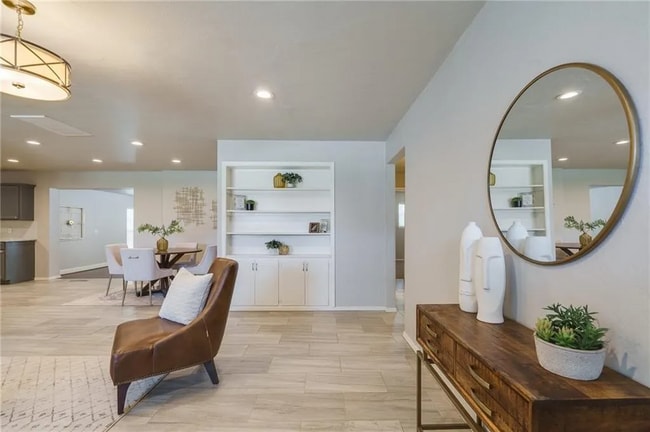 1501 Carlton Way in The Village, OK - Foto de edificio - Building Photo