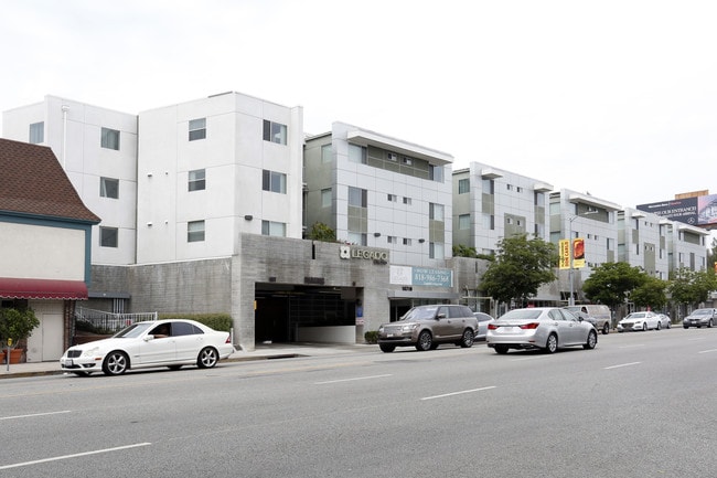 Legado Encino in Encino, CA - Foto de edificio - Building Photo