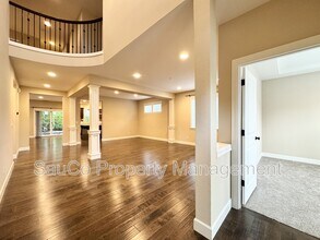11877 NW Cedar Ct in Portland, OR - Foto de edificio - Building Photo