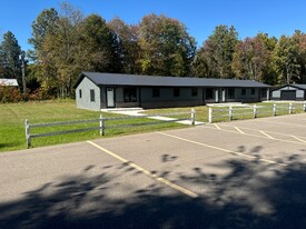 41000 Harris Rd in Belleville, MI - Building Photo