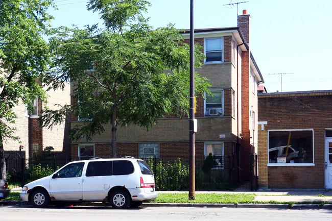 5815 W Fullerton Ave in Chicago, IL - Building Photo - Building Photo