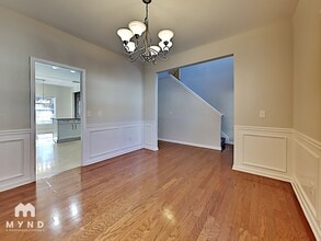 525 Vickers Ln in Locust Grove, GA - Foto de edificio - Building Photo