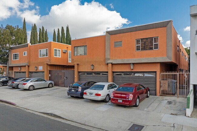 938 North Spaulding Ave in West Hollywood, CA - Foto de edificio - Building Photo