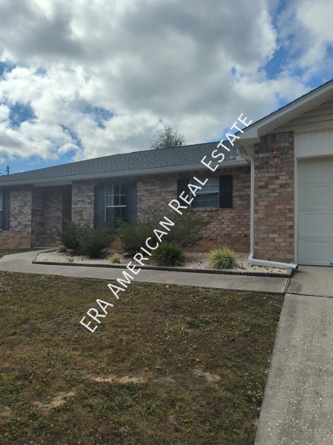 409 Bobby Dr in Crestview, FL - Building Photo - Building Photo