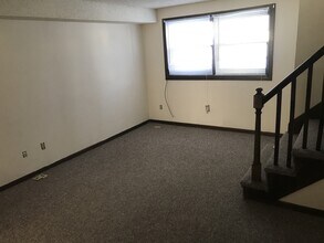 321 SE Wall Ave in Des Moines, IA - Building Photo - Building Photo