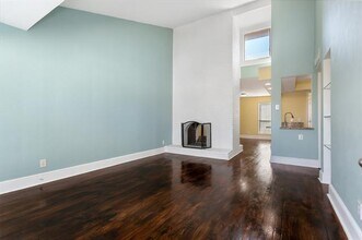 5904 Sandhurst Ln in Dallas, TX - Building Photo - Building Photo
