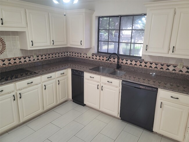 5719 Encore Dr in Dallas, TX - Foto de edificio - Building Photo