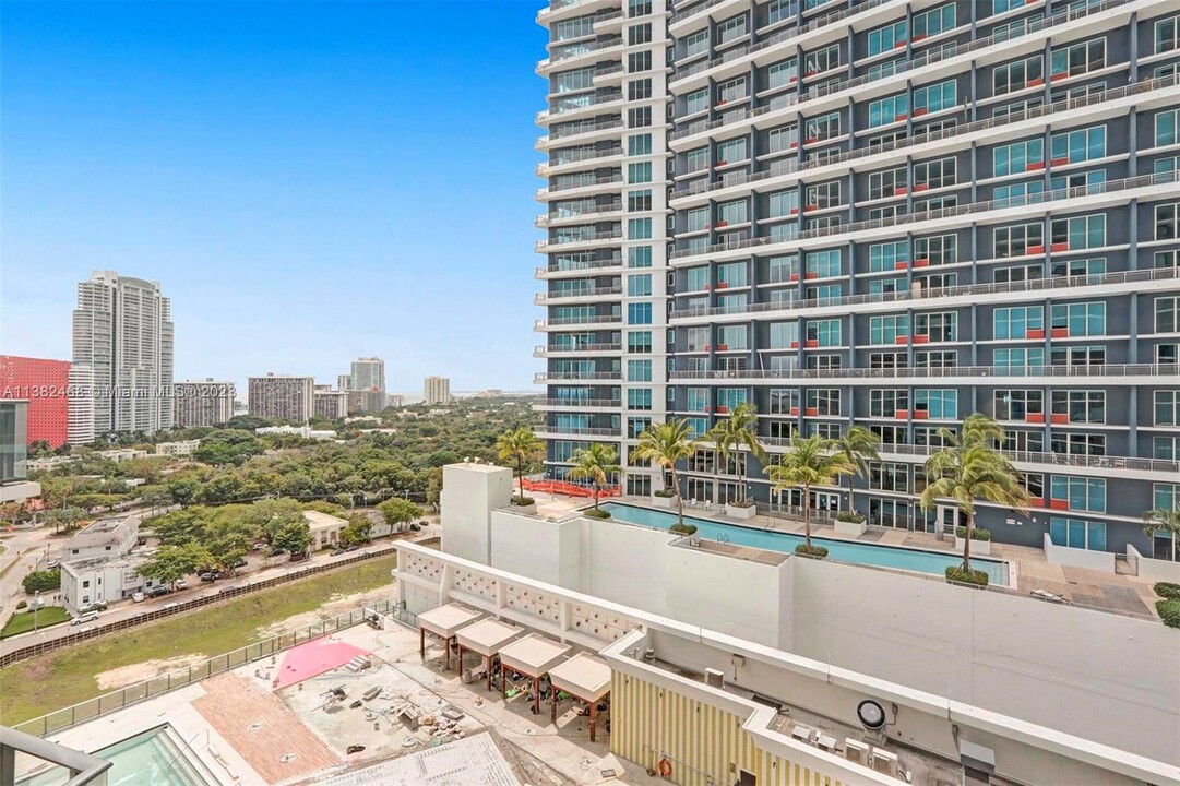 1300 S Miami Ave, Unit 1208 in Miami, FL - Building Photo