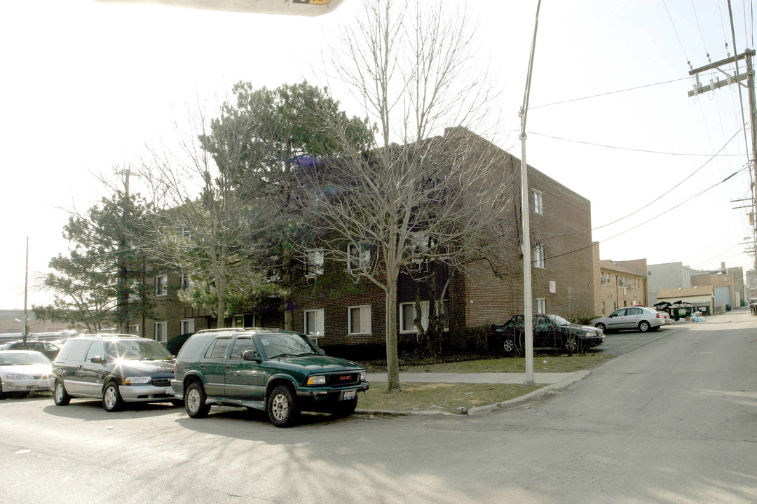 3201 W Balmoral Ave in Chicago, IL - Foto de edificio