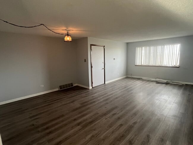 1452 Carol Ct, Unit Carol Ct 2B in Palatine, IL - Building Photo - Building Photo