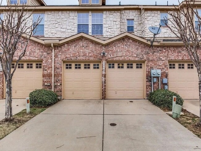 2218 Central Park Ln in Grand Prairie, TX - Building Photo - Building Photo