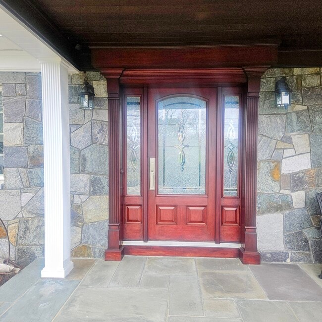 property at 10 Foxwood Ln