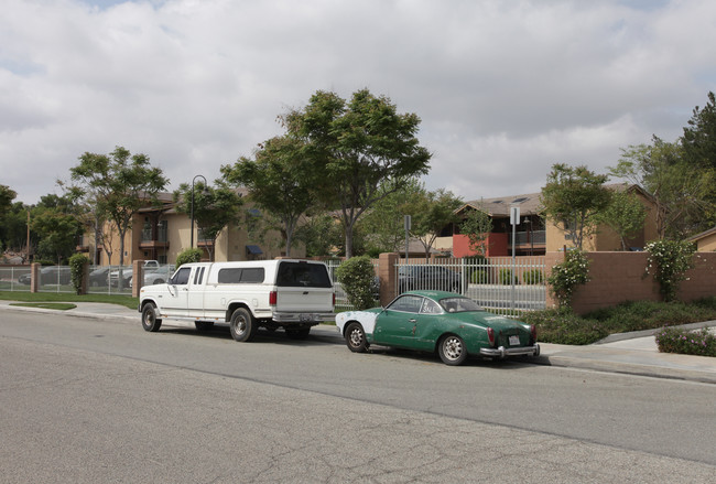 Geel Place in Riverside, CA - Foto de edificio - Building Photo