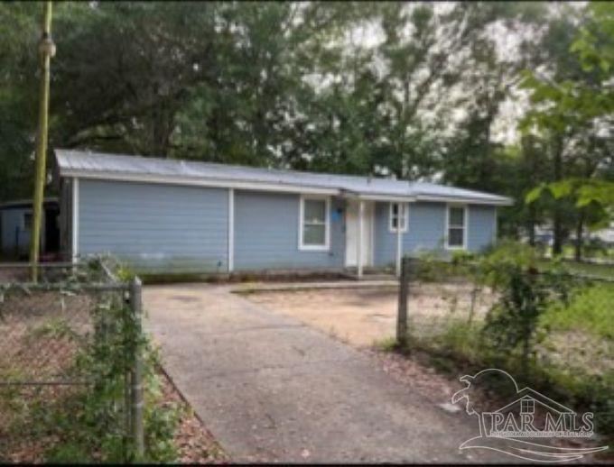 701 Seine Way in Pensacola, FL - Building Photo