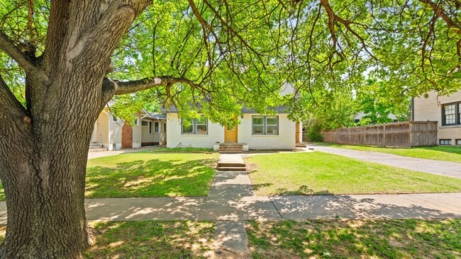 318 NW 27th St in Oklahoma City, OK - Foto de edificio - Building Photo