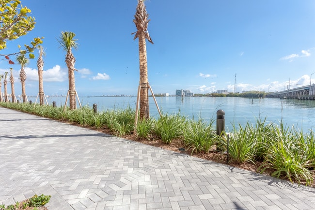 Navette on the Bay in Miami, FL - Foto de edificio - Building Photo