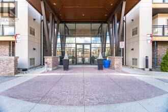 128 Garden Dr in Oakville, ON - Building Photo - Building Photo