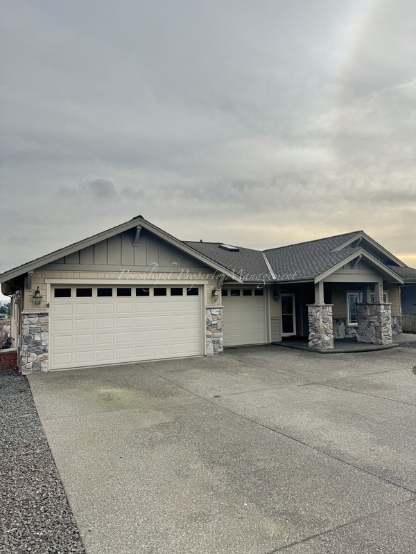 8246 Comox Rd