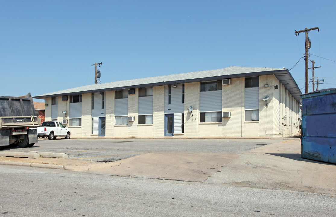 Sunset Apartments in Oklahoma City, OK - Building Photo