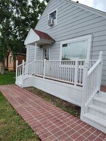 527 W 6th St in Freeport, TX - Building Photo