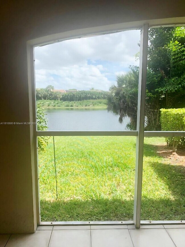 4555 NW 99th Ave in Doral, FL - Building Photo - Building Photo