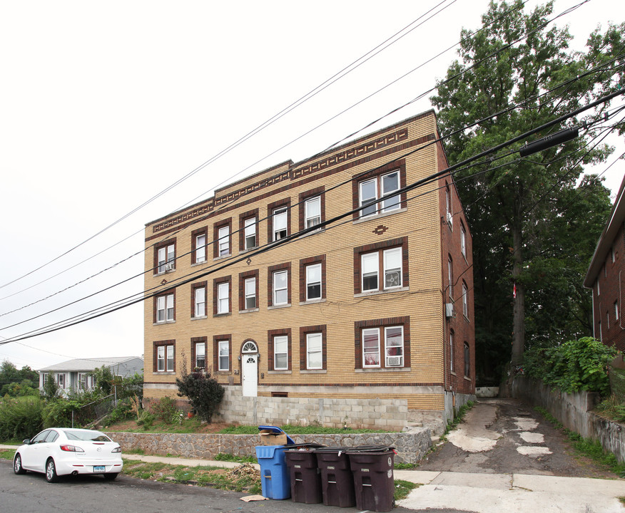 106 Willow St in New Britain, CT - Building Photo