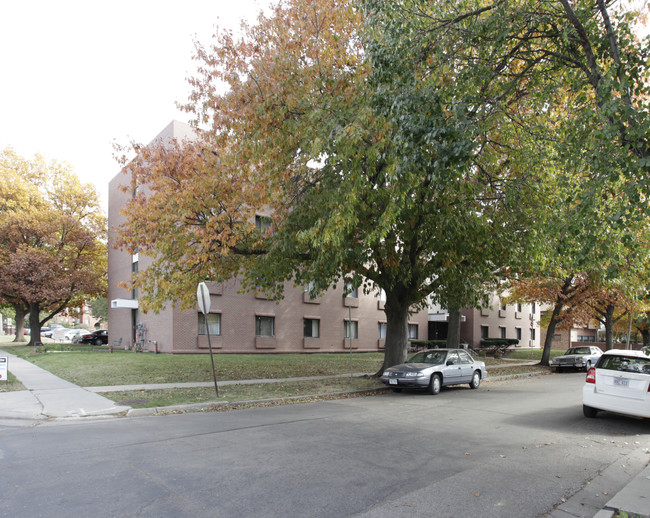 Lincoln Manor in Lincoln, NE - Foto de edificio - Building Photo