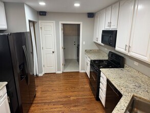 2037 Waterford Ln in Woodridge, IL - Building Photo - Building Photo