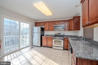 5 Rafting Way in Trenton, NJ - Building Photo - Building Photo