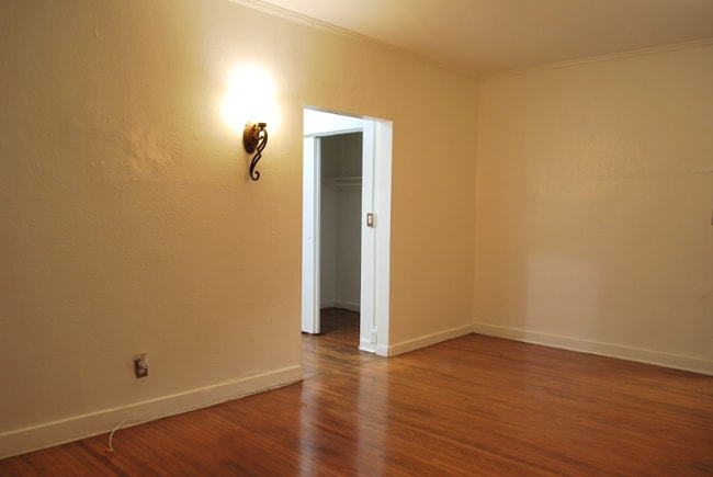 636 N Plymouth Blvd in Los Angeles, CA - Building Photo - Building Photo