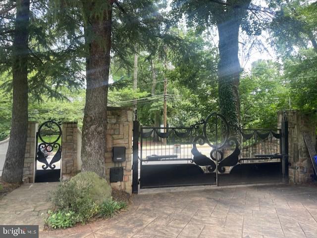 5301 Goldsboro Rd in Bethesda, MD - Building Photo - Building Photo