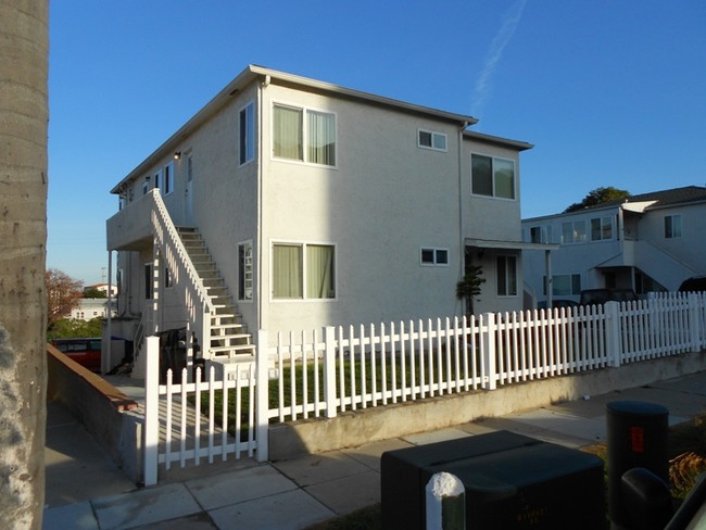 Chatsworth Boulevard Apartments in San Diego, CA - Foto de edificio - Building Photo