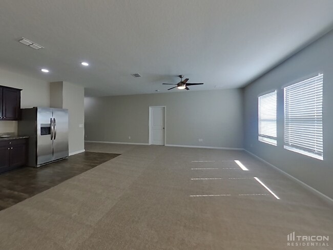 15404 Ivory Gull Ln in Mascotte, FL - Building Photo - Building Photo