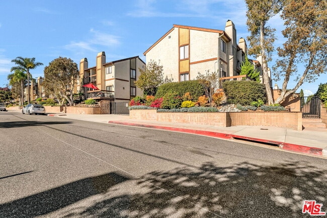 2333 241st St in Lomita, CA - Building Photo - Building Photo