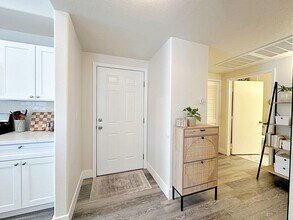 8250 N Grand Canyon Dr in Las Vegas, NV - Foto de edificio - Building Photo