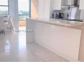 2555 Collins Ave, Unit # 812 in Miami Beach, FL - Building Photo - Building Photo