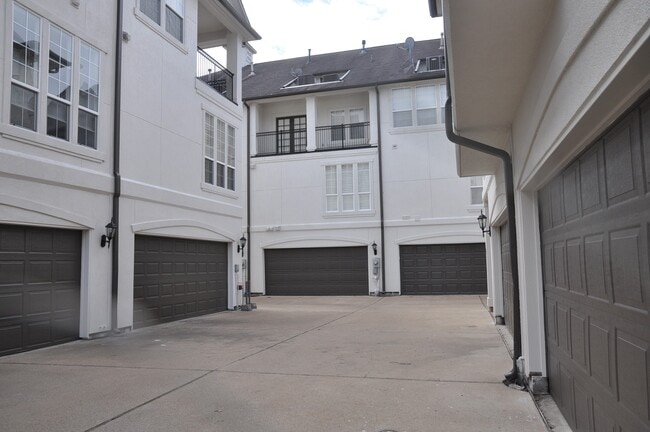 5922 Burgoyne Dr. in Houston, TX - Building Photo - Building Photo