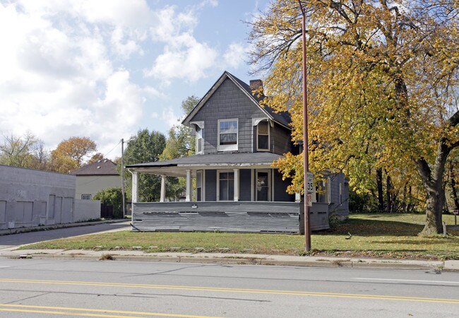 341 N Perry St in Pontiac, MI - Foto de edificio - Building Photo