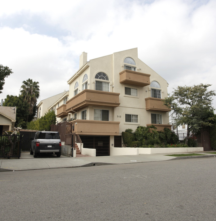 945 N Hudson Ave in Los Angeles, CA - Foto de edificio