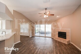 10785 Las Colinas Way in Jacksonville, FL - Foto de edificio - Building Photo