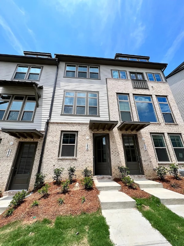 property at 2426 Figaro Dr